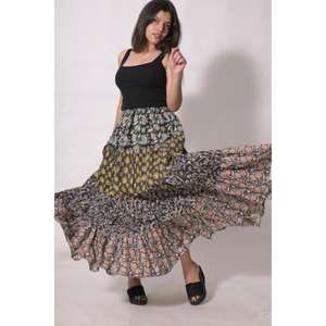 กระโปรงแม็กซี่ผ้าฝ้ายโบฮีเมียนลายปะติดปะต่อ กระโปรงยาวลายบล็อกพิมพ์ งานแฮนด์เมดสำหรับงานเทศกาลอินเดียสำหรับผู้หญิง - Product Image 2