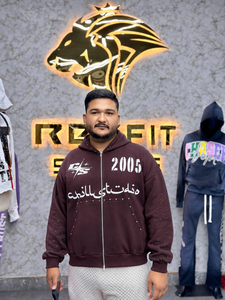 Sweat à capuche oversize pour homme, couleur bordeaux, en molleton de coton, fermeture éclair intégrale, style streetwear, avec strass et imprimé calligraphie arabe, design 2005 - Product Image 6