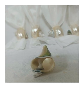 Anneaux de serviette Turbo SHELL polis blancs de haute qualité utilisés pour les décorations de mariage et les cadeaux de fête - Product Image 1