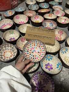 Tazón de Cáscara de Coco Natural Orgánico con Incrustaciones de Perlas de Mosaico - Utensilios de Cocina Ecológicos y Sostenibles - Product Image 5