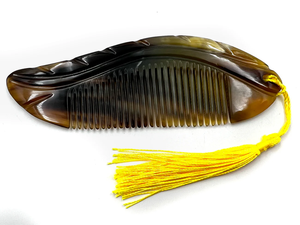 Peigne à cheveux artisanal en corne de buffle de la meilleure qualité, naturel, sculpté, moderne, démêlant, cadeau de mariage, objet de collection, durable, jaune - Product Image 3