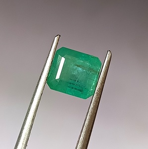 Piedra Preciosa Suelta de Esmeralda Verde Zambiana Natural, Corte Octogonal, Translúcida, de Lujo, Personalizada, 1.85 Quilates, 6mm, para Joyería - Product Image 1