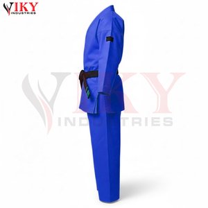 Uniforme de karaté bleu personnalisé durable avec logo, en mélange de coton, avec ceintures noires, tenues d'entraînement robustes pour arts martiaux - Product Image 3