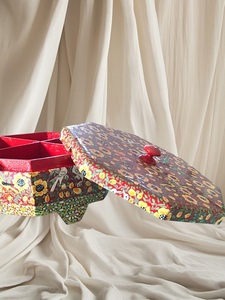 Caja de Joyería de Madera Floral Hecha a Mano, Caja de Almacenamiento Decorativa con Tapa para Dormitorio, Sala de Estar, Decoración del Hogar - Product Image 2