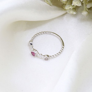 Anillo de Plata de Ley 925 con Dos Piedras de Rubí Natural y Diamantes Engastados en Bisel, Joyería Memoria, Venta al Por Mayor - Product Image 3