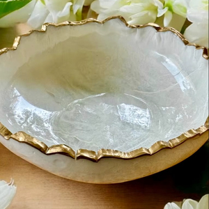 Bol à salade de cuisine en résine époxy, fait main, couleur personnalisée, bord doré luxueux, pour la décoration de table. - Product Image 1
