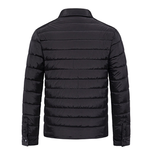Chaqueta Acolchada Negra para Hombre, Cuello Camisero, Cierre de Botones, Chaqueta Casual de Invierno, Corte Regular, Color Sólido, Relleno de Poliéster - Product Image 2