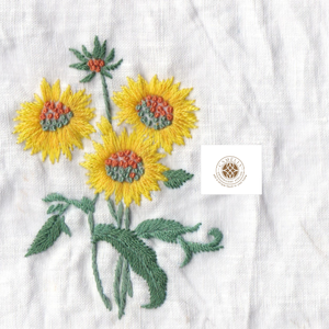 Serviette en lin avec broderie de tournesol sauvage, style naturel lumineux qui rehausse la table festive et l'espace repas moderne - Product Image 3