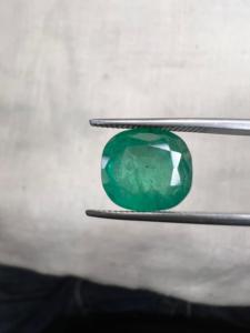 Émeraude naturelle de 4,64 carats, taille coussin, vert turquoise lumineux, pierre précieuse non montée, provenant de Zambie - Product Image 2