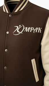 Chaqueta Varsity Unisex de Invierno con Capucha, Estilo Americano Original, Tela de Felpa, Letras de Chenilla, Estilo Urbano Viral, Sostenible - Product Image 2