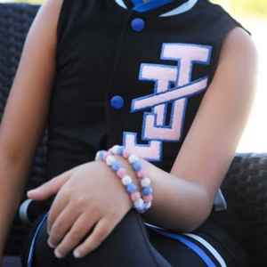 Gilet universitaire pour filles Jack and Jill avec patch en chenille, boutons-pression, sans manches, décontracté, tendance, haut pour jeunes, vêtements scolaires - Product Image 5