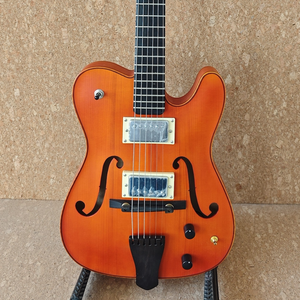 กีตาร์ไฟฟ้า <span class=keywords><strong>Fender</strong></span> Violinstyle แบบปรับแต่งได้สำหรับกีตาร์เทเลแคสเตอร์  หน้าไม้เมเปิลสลักลาย  ท็อปไม้สปรูซ  ทรงแจ๊สฮอลโลว์บอดี้  ทรงอาร์คท็อป  กีตาร์แจ๊ส - Product Image 1