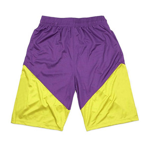 Shorts de sport pour hommes, violet et jaune, à blocs de couleur, séchage rapide, taille élastique, design géométrique à empiècements, taille mi-haute, en polyester tricoté - Product Image 1