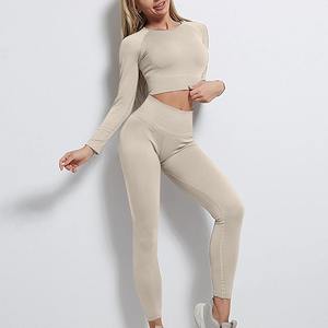 Conjunto de yoga premium para mujer con tela suave y elástica, ajuste transpirable y soporte sin costuras para entrenamientos, prácticas deportivas y comodidad durante todo el día. - Product Image 2
