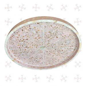Bandeja de servir de ratán ecológica tejida a mano con base de nácar, cesta redonda decorativa de mimbre para almacenamiento y exhibición en la cocina - Product Image 6