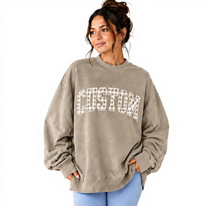 Sweat-shirt universitaire personnalisé en patchwork brodé à col rond avec texte personnalisé, cadeau pour maman, marque personnalisée, commande en gros - Product Image 5