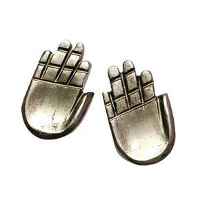 หินไพไรต์ธรรมชาติแกะสลักรูปมือฟาติมา สำหรับทำเครื่องประดับ หินไพไรต์รูปมือฮัมซา แบบบริโอเล็ต ขายส่งจำนวนมาก - Product Image 1