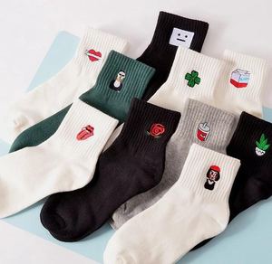 Chaussettes de sport unisexes en coton de haute qualité, chaussettes athlétiques à coussinets, chaussettes unies blanches, noires, grises, logo personnalisé fabriqué par TRIOTAKE INDUSTRY - Product Image 5
