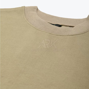 Conjunto Deportivo Cómodo y Elegante con Tela Transpirable y Corte Holgado para Usar Todo el Día - Product Image 5