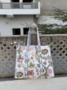 Sac à bandoulière matelassé en coton imprimé pour femme, sac à main tendance de créateur avec un look luxueux - Product Image 6