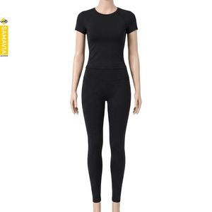 SAMAVIA Ensembles de yoga pour femmes, leggings longs de haute qualité, manches courtes, extensibles dans quatre directions, couleur unie noire, vêtements de fitness - Product Image 1