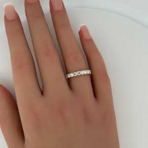 Bague demi-éternité en moissanite taille ronde, en argent 925, magnifique alliance de fiançailles ou de promesse pour les partenaires - Product Image 5