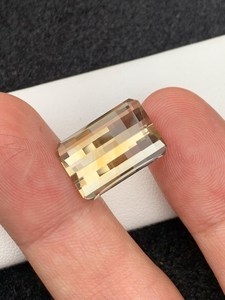 Piedra Preciosa de Citrino en Forma Rectangular |   Loupe-Clean Pixel Cut Amarillo - Product Image 3