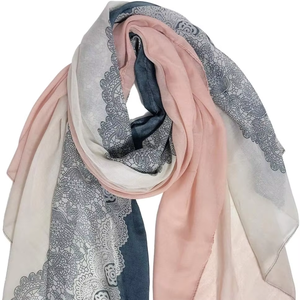 Foulards carrés personnalisés de qualité supérieure Tissu de soie léger Accessoires de mode élégants Idéal pour les commandes en gros - Product Image 1