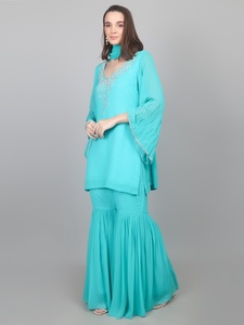 Ensemble Sharara 3 pièces pour femme, choix de mode de créateur, manches cloche avec perles et broderies, collection premium - Product Image 2