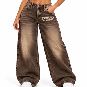 Jean en denim pour femme, marron terre, taille haute, coupe large, effet délavé, texture vieillie, style rétro, décontracté, tissu premium - Product Image 1