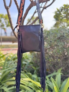 Vente en gros de sacs à franges en cuir de vachette de haute qualité usinés à la main, beaux sacs de créateur pour femmes à usage multiple - Product Image 4