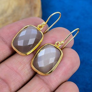 Boucles d'oreilles pendantes en pierre de lune grise naturelle faite à la main, forme coussin, en argent sterling 925 plaqué or 18 carats - Product Image 3