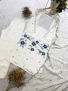 Conjunto de Salwar Étnico Bordado ROMAN para Mujer con Diseño Floral, Elástico y Sin Arrugas, con Dupatta a Juego para Uso Casual - Product Image 5