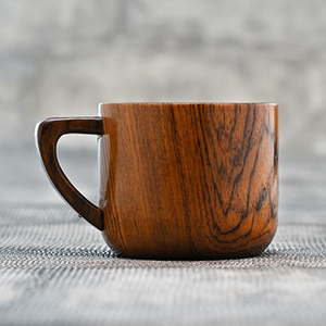 Tasse à thé et à café en bois massif, design unique, naturelle et solide, de forme cylindrique avec une poignée élégante - Product Image 1