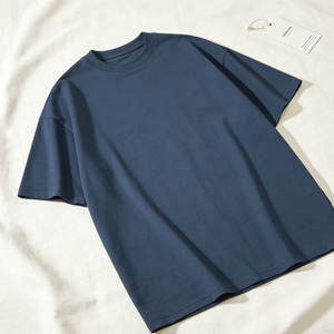 Camiseta de manga corta para hombre, color azul marino, cuello redondo, 100% algodón jersey, corte regular, color sólido, estilo casual, diseño liso, camisetas personalizadas. - Product Image 1