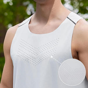 Débardeur de sport respirant pour homme avec logo personnalisé, idéal pour la course et la gym, sans manches, avec design respirant - Product Image 3
