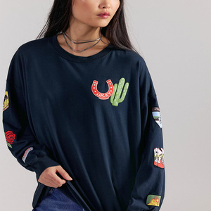 เสื้อยืดแขนยาวพิมพ์ลายตามสั่งสำหรับผู้หญิงขายส่ง เสื้อยืดแขนยาวลำลองพรีเมียม ออกแบบเองได้ รับผลิตเสื้อผ้าแบรนด์ส่วนตัว - Product Image 1