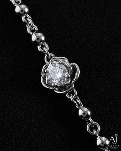 Collar de Rosario Clásico y Moderno con Cruz y Cadena Lariat, Chapado en Plata con Moissanita, Joyería para Regalo o Uso en Fiestas - Product Image 5
