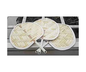 Ventilateur à main classique en feuille de palmier et ventilateur à main en bambou coloré: refroidissement artisanal, ventilateur de décoration de mariage aux prix d'usine du Vietnam - Product Image 5