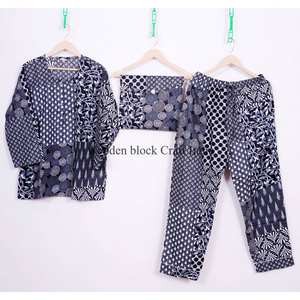 Ensemble de pyjama pour femmes, élégant, en coton, col rond, manches longues, imprimé jungle, confort ultime, douceur, respirant - Product Image 1