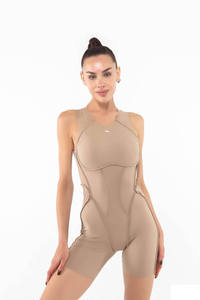 Ensemble de sport sans couture pour femme : haut et short, idéal pour le fitness, le yoga et les activités sportives - Product Image 3