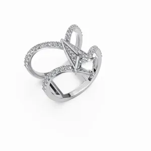 Anillo de Diamante Cultivado en Laboratorio Monarch Crown, Corte Princesa de 49 Piezas, Banda Certificada IGI, Claridad VVS, Oro - Product Image 4