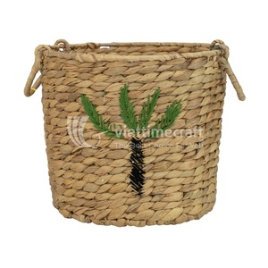 ตะกร้าสานผักตบชวาธรรมชาติปักต้นมะพร้าว - Product Image 1