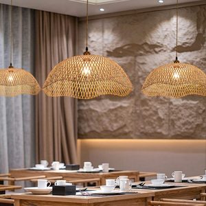 โคมไฟห้อยเพดานไม้ไผ่สานธรรมชาติสำหรับบ้าน ร้านอาหาร คาเฟ่ และแสงสว่างภายในสถานที่พักพักอาศัย - Product Image 4