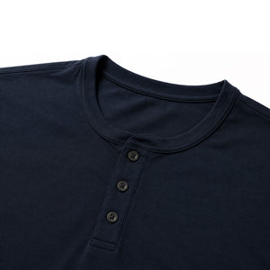 เสื้อยืดเฮนลีย์ผู้ชายสีน้ำเงินกรมท่า แขนปกติ ผ้าฝ้าย 100% ทรงหลวม สีพื้น ผ้าเจอร์ซีย์ถัก คอวี เรียบง่าย - Product Image 4