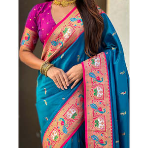 Elegante Sari Paithani de Seda Suave Azul con Diseño de Cisne para Vestidos de Noche - Product Image 2