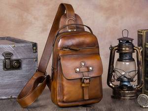 Sac de Poitrine Homme Vintage en Cuir Véritable Personnalisable, Résistant à l'Eau, Portable, Accessoire de Voyage – Vente en Gros - Product Image 1