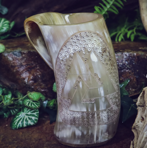 Mug à boire en corne de bœuf authentique de style viking, gravé, de type tankard médiéval - Product Image 5