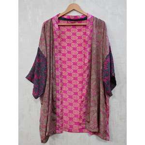 Kimono Corto Étnico de Seda con Parches, Hecho a Mano en India, Chaqueta de Seda, Estilo Boho, Ropa de Verano para Mujer - Product Image 1