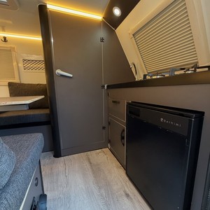 Remolque de Caravana Compacto y Ligero Tipo Lágrima, Ideal para Viajes Todoterreno y Aventuras de Camping - Product Image 2